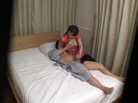 盗撮 勃起チ〇ポに赤面発情　マッサージの可愛いおばさんが本気でイックぅぅぅ～！！！　サンプル画像13